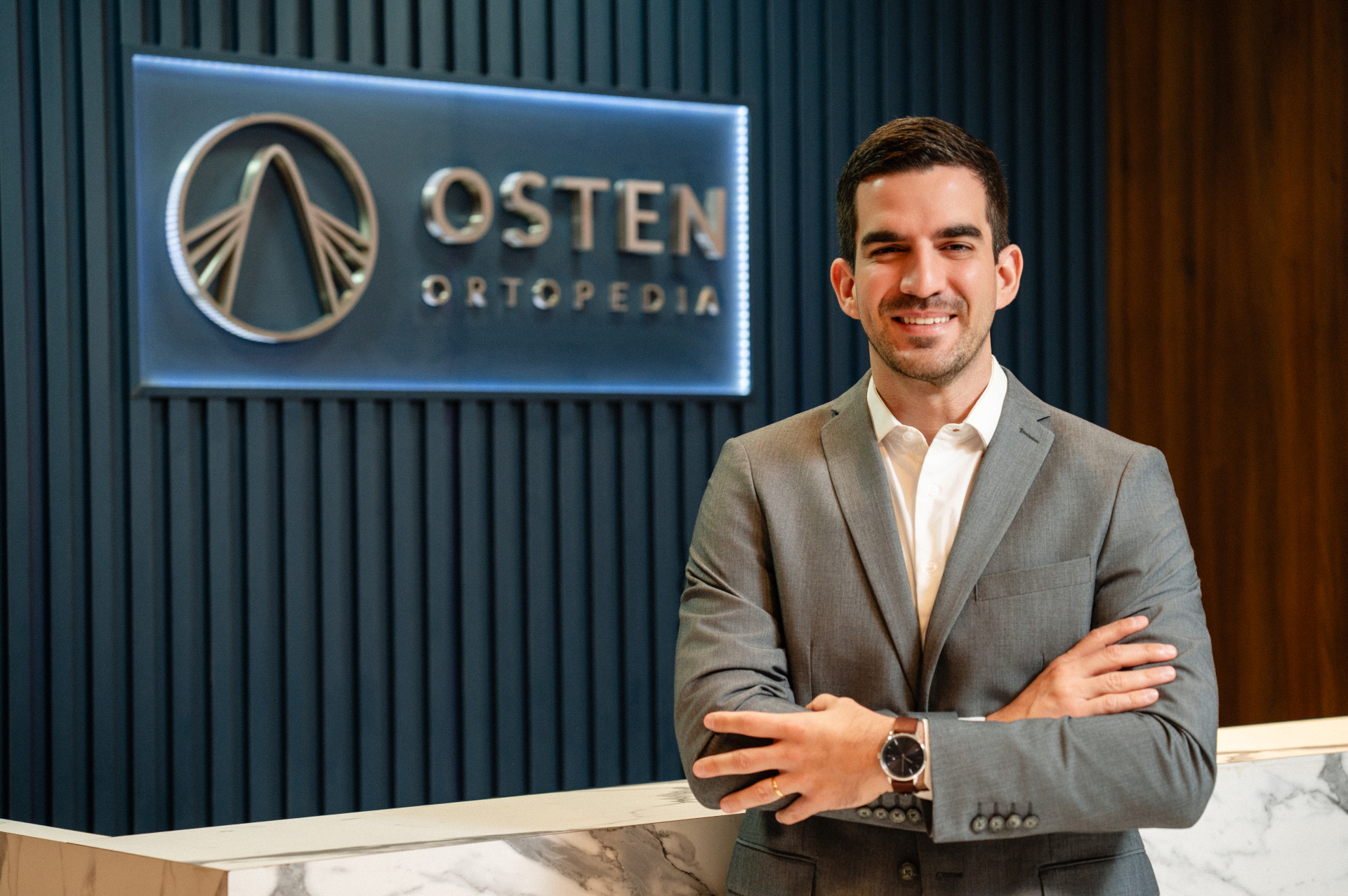 Dr. Vinícius Milani, ortopedista e cirurgião da mão, na Osten Ortopedia